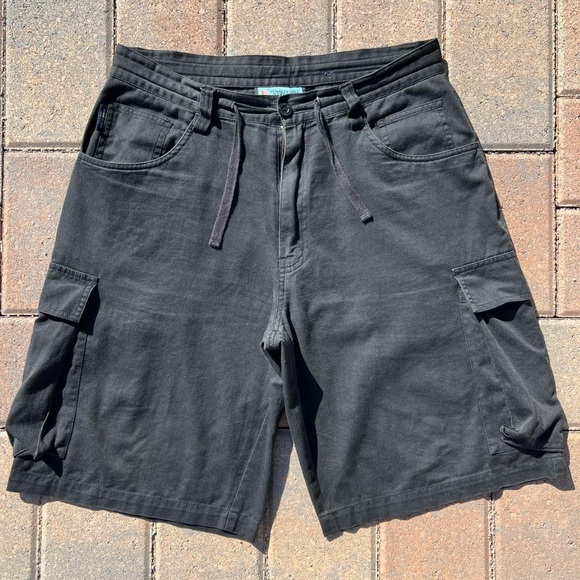 Men's Y2K Kenneth Cole Black Cargo Shorts Wide Loose Baggy Pockets - Picture 1 of 4